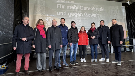 Redner Demo für Demokratie gegen Gewalt Redner Demo für Demokratie gegen Gewalt